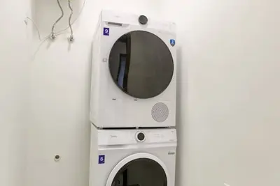 Image de Cosy 2br home steps away from the sea in St Pauls