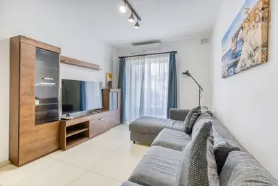 Image de Charming & Central 3br Apt with Private Terrace