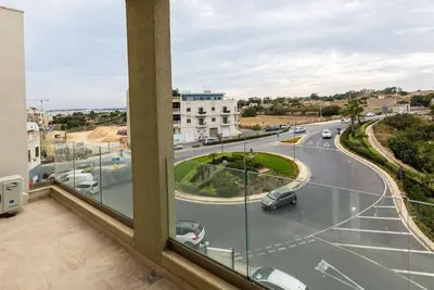 Image de Beautiful 3br home with private balcony w/Wifi &Ac