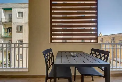 Image de Cosy 3br home with Private Terrace in Sliema
