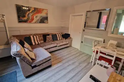 Image de The Red House, 2 bedroom garden flat in Totterdown over looking Bristol City.