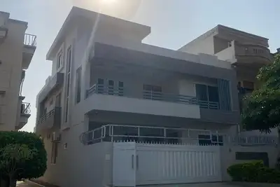 Image de 4-bedroom hotel in brilliant Islamabad with WiFi, Ac, Parking etc Enjoy your stay