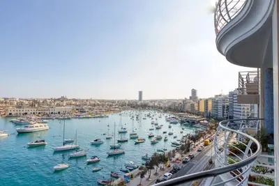 Image de Stunning Seafront 3br Apt with Terrace in Sliema