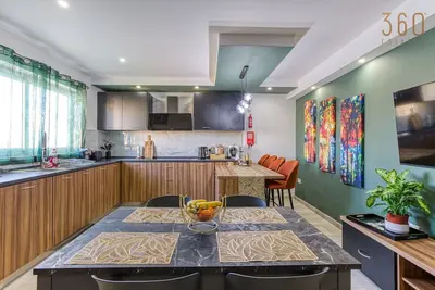 Image de Spacious & Cosy 3br Apt with Private Balconies!