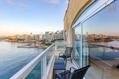 Image de Life on Water’s Edge with unique views, St. Paul’s