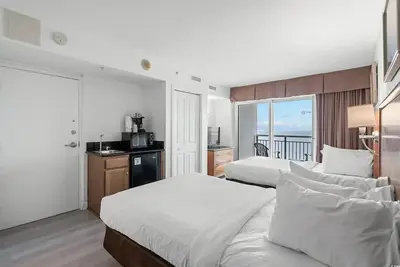Image de Oceanfront Studio, 16th Floor, Bay View Resort, Pool, Downtown Myrtle Beach