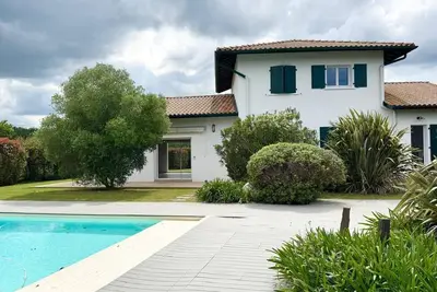 Image de Maison Familiale Piscine  Pool House Entre Mer Et Montagne