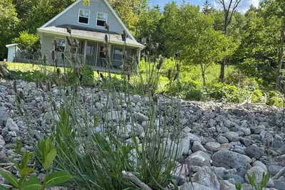Image de Lake Ainslie Beachfront Cottage