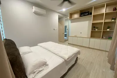 Image de Spacious 4-bedroom 5 full bath semi-D hillside house with beds for 16pax