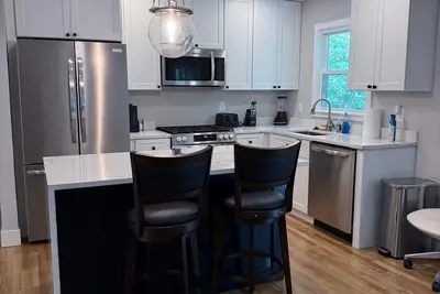 Image de 4-bedroom house in charming Woodbridge with WiFi, Ac. Book now