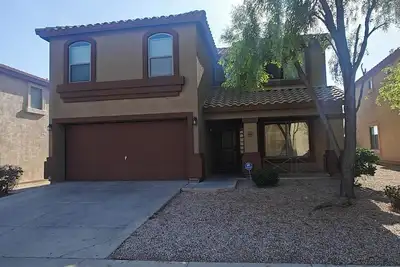 Image de Buckeye 4 bedrooms 2. 5 bath browny home near freeway.