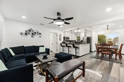 Image de Family Home in Arlington • Near At&T Stadium