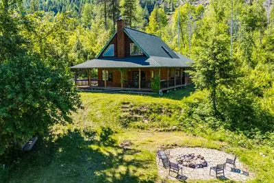 Image de Secluded Retreat near Nelson & Castlegar with Fire Pit, 3 mins from the Beach!