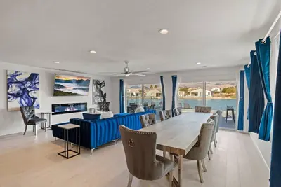 Image de 2 Villas Lakeside 8br, 14 Beds, 24 Guests