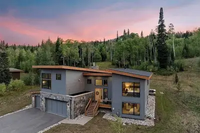 Image de Private Lux Mtn Home: Hot Tub, Views, Pool, Ski, Golf, Hike