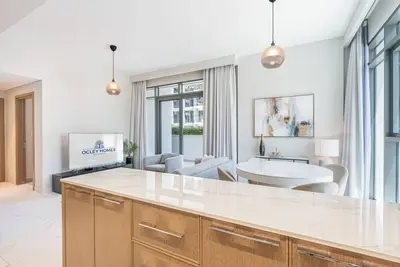 Image de Modern Family Home w/ Dubai Skyline Views