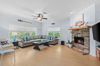 Image de New! The Breeze at Lake Hartwell house w/ Dock