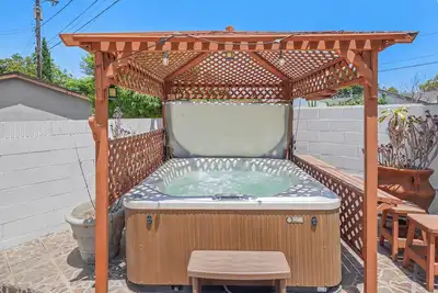 Image de Huge 5br • Jacuzzi 15min to Disneyland • Sleeps 18