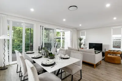 Image de Spacious 4-Bedroom Bardon Retreat Across 2 Levels