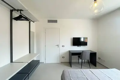 Image de Stay in our wonderful sea view apartment, featuring a hot tub on the balcony.