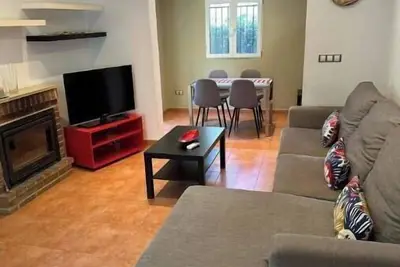 Image de Maison de ville confortable près de la mer et des montagnes