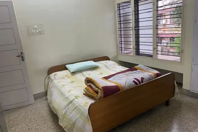 Image de Bright and Breezy 2 Bedroom First Floor Home