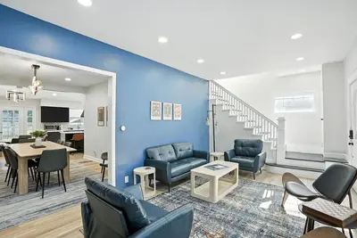 Image de Campus To Dunes Escape | 2 King Beds | Game Area + Fire Pit + Deck Lounge