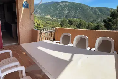 Image de Grand bastidon avec vue exceptionnelle, en bord de colline.