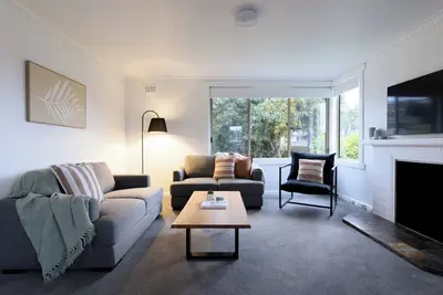 Image de Tidy & Comfortable 2-Bed Home with Study – Close to Town