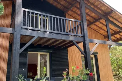 Image de Location d'une villa avec piscine, proche du lac et des plages océanes.