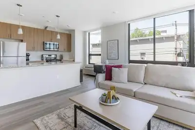 Image de Landing | Modern 2bd, Rooftop Lounge, Gym