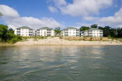 Image de 1 Bedroom Condo @ Fall Creek