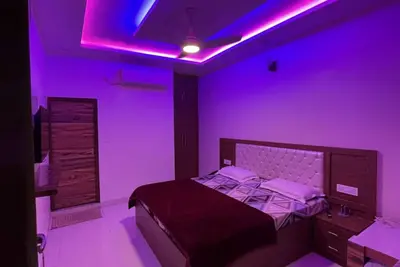 Image de 4-bedroom bed & breakfast in charming Farrukhabad with WiFi, Ac