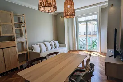 Image de Beau 3 pièces, à 2 pas des plages, plein centre de Juan les Pins.