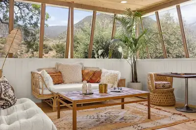 Image de Designer Mid-Century House with 10 Acres of Nature with Stunning Views
