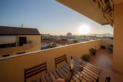 Image de Sea view in the heart of the city. Your ideal retreat for a perfect vacation