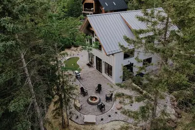 Image de Ski/Golf/Trails/Winery - Putting Green - Sauna - Foosball - Sleeps 10