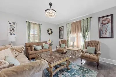 Image de Great Escape 4 bedroom house  2 King Bed in Belleville with WiFi fitness room