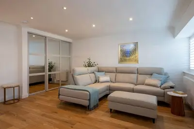 Image de Modern three Bed Home with Parking