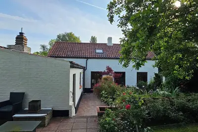 Image de Find tranquility and peace in this charming cottage in Lapscheure - Damme.