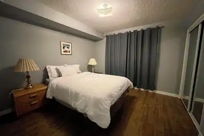 Image de Entire 2-bedroom 1. 5 bath townhouse w/ kitchen & laundry near amenities 1700sqft