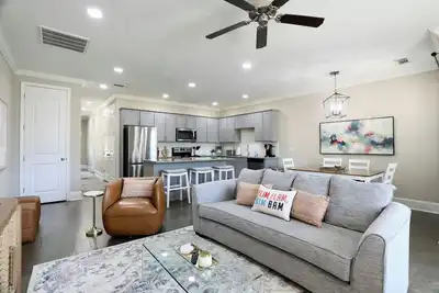 Image de Game Day Ready! 3 Master Suites, Large Loft, and New Furnishings throughout!