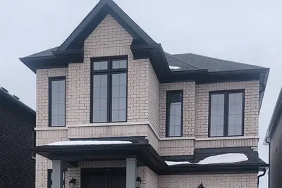 Image de 4-bedroom newly built house in Pickering.