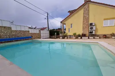 Image de Spacious 4-bedroom house with swimming pool and Bbq close to the ocean