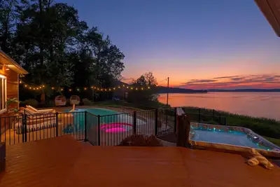 Image de Waterfront Lodge packed with Amenities