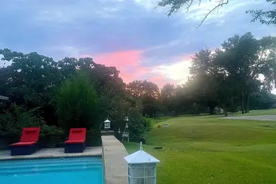 Golfers’ Paradise! 3br Home/Pool/Golf View/Gated Access/tennis courts/gym/marina