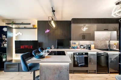 Image de Stylish Waterfront 2-Bed City Apartment