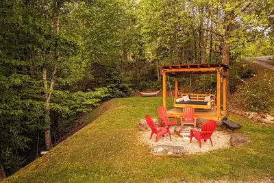 Image de Charming, Family-Friendly Cabin - Serene, Minutes from Gsmnp Fun! Easy Access!