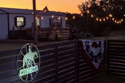 Image de Charming 1 room cottage with overnight horse boarding, country views, and WiFi