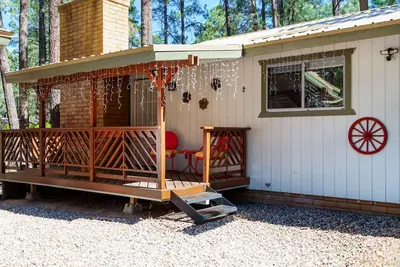 Image de Pine Dawn Retreat - Unit B - Quaint 2-Bdrm Apartment in Lakeside w/WiFi & Deck